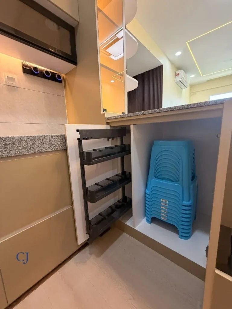 Table top dan bar counter dapur oleh CJ Home Design Sandakan